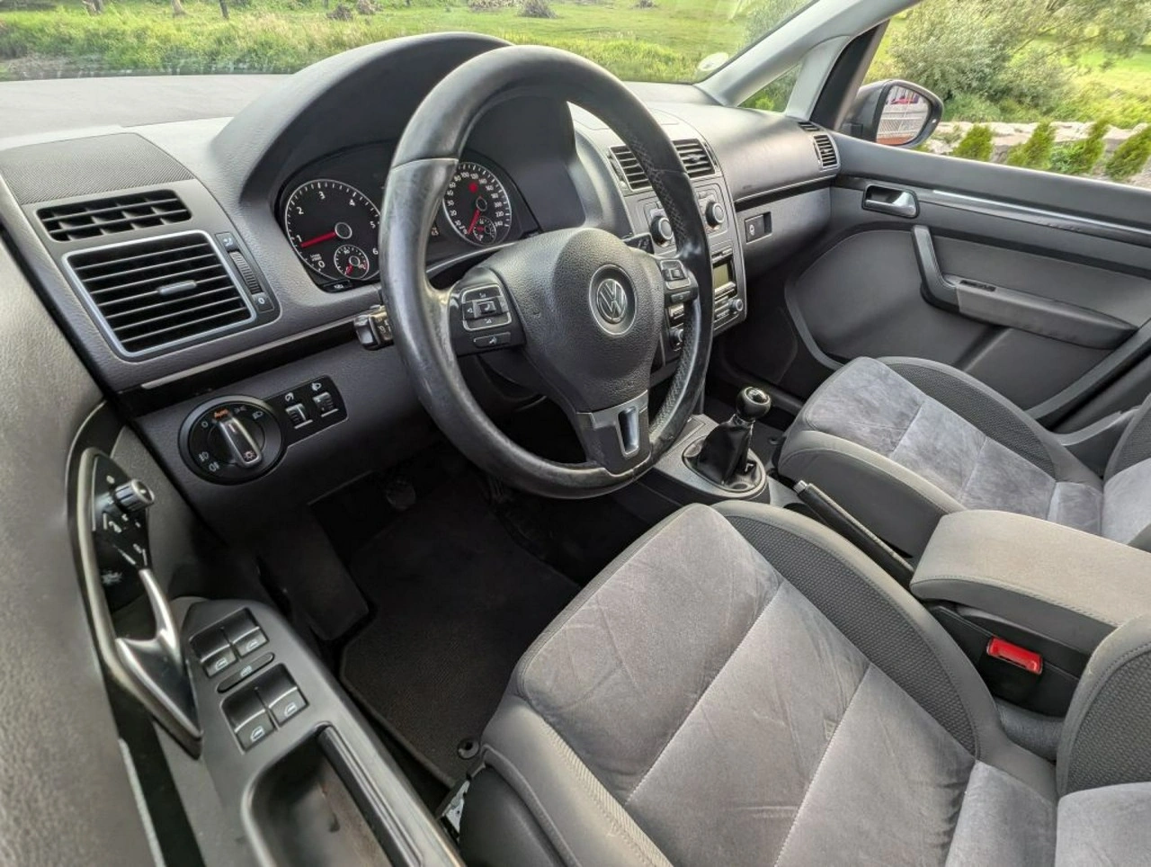 Volkswagen Touran - Zdjęcie 10