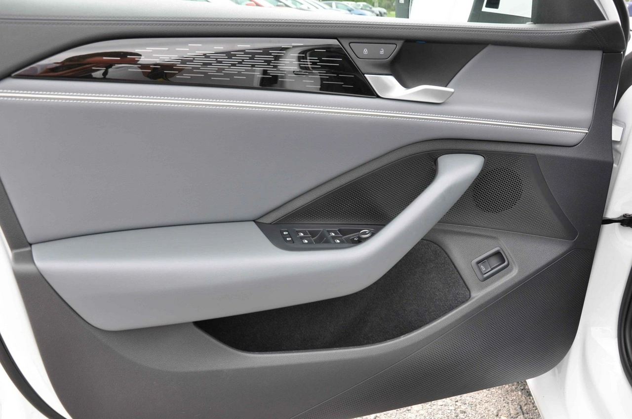 Volkswagen Passat Variant - Zdjęcie 16