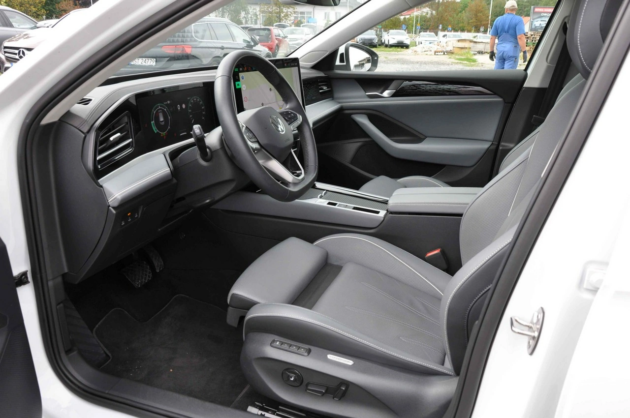 Volkswagen Passat Variant - Zdjęcie 17