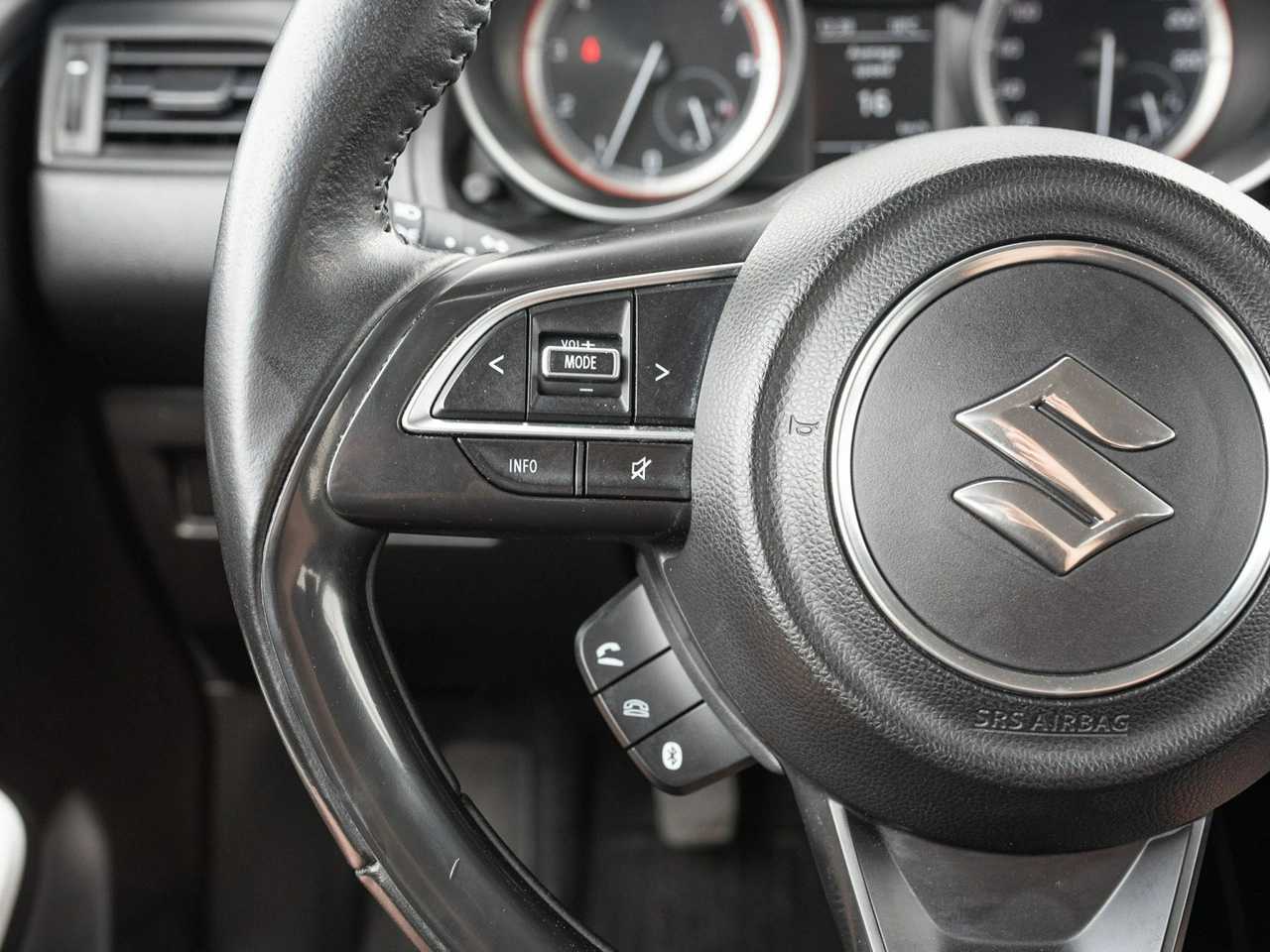 Suzuki Swift - Zdjęcie 10