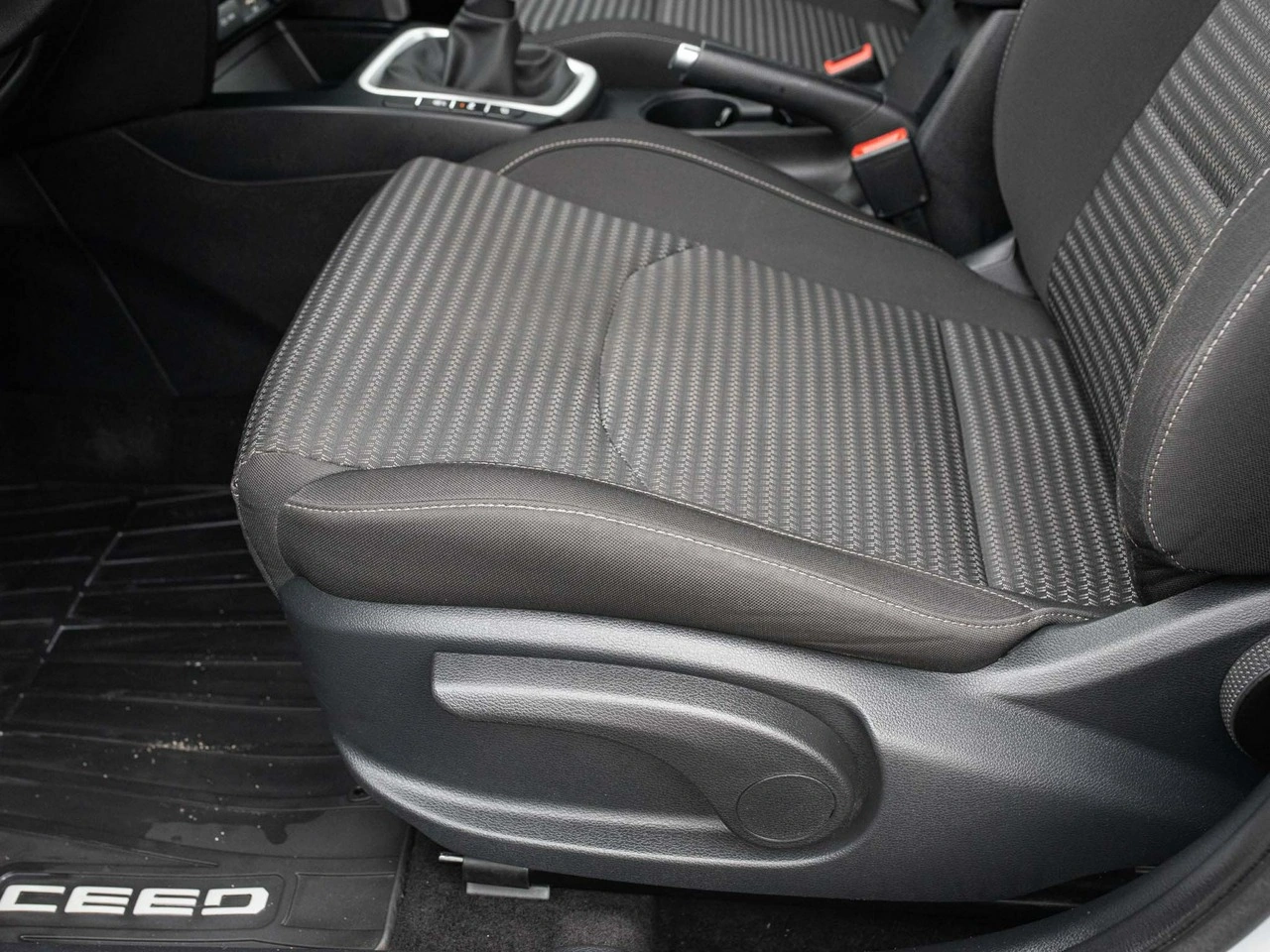 Kia Ceed - Zdjęcie 9