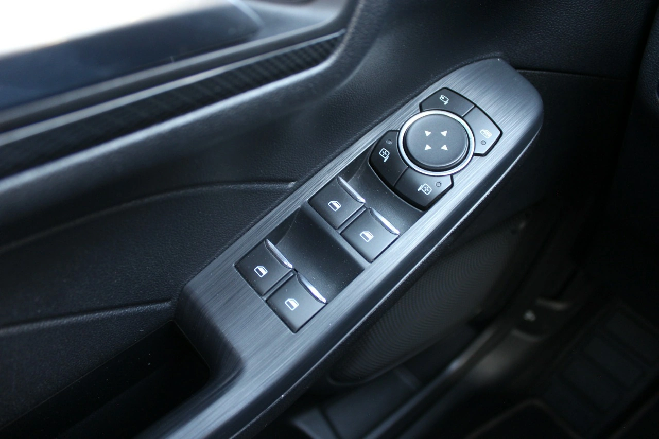Ford Kuga - Zdjęcie 21