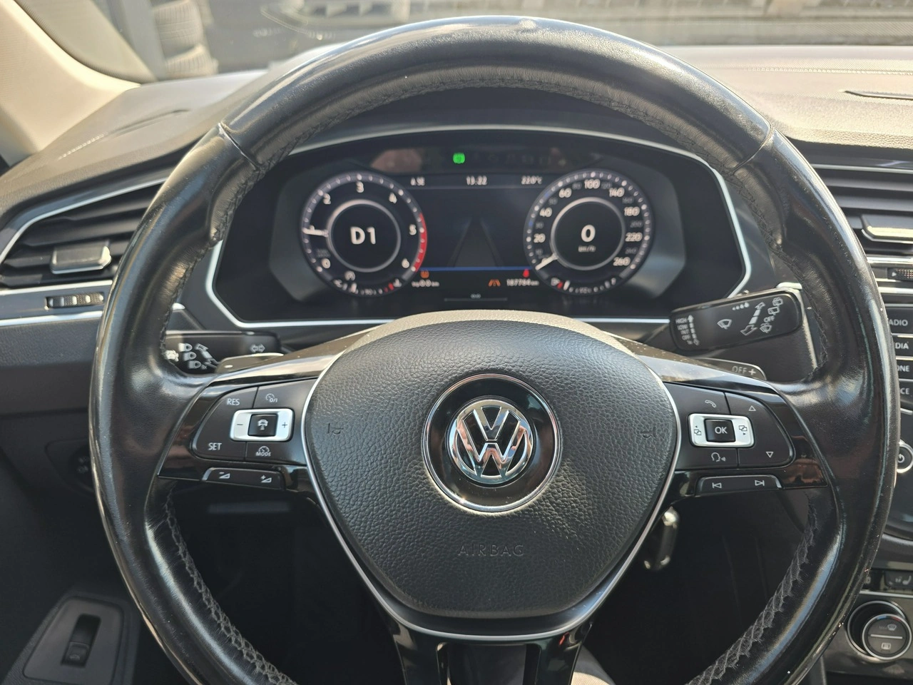 Volkswagen Tiguan - Zdjęcie 16