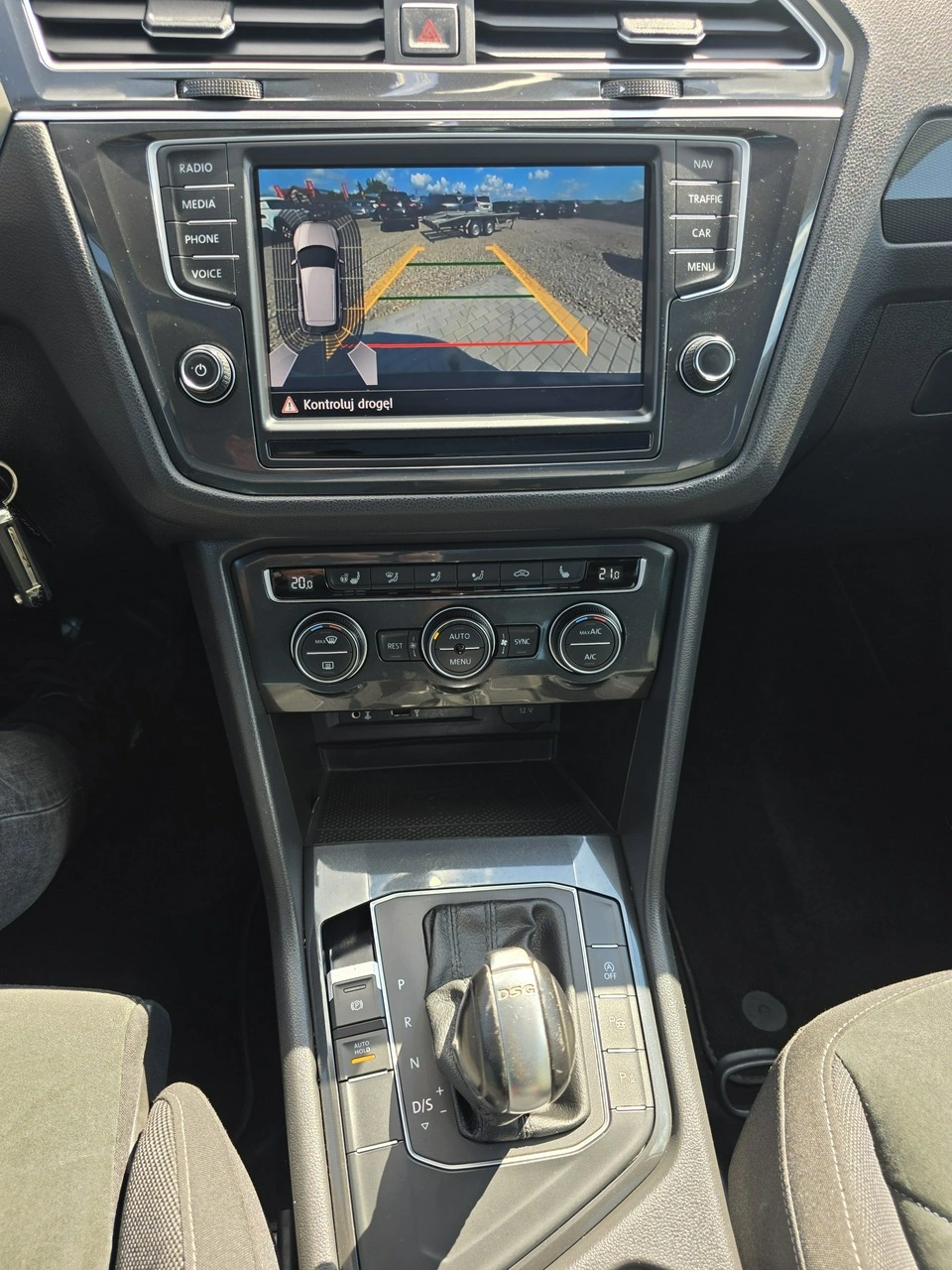 Volkswagen Tiguan - Zdjęcie 17