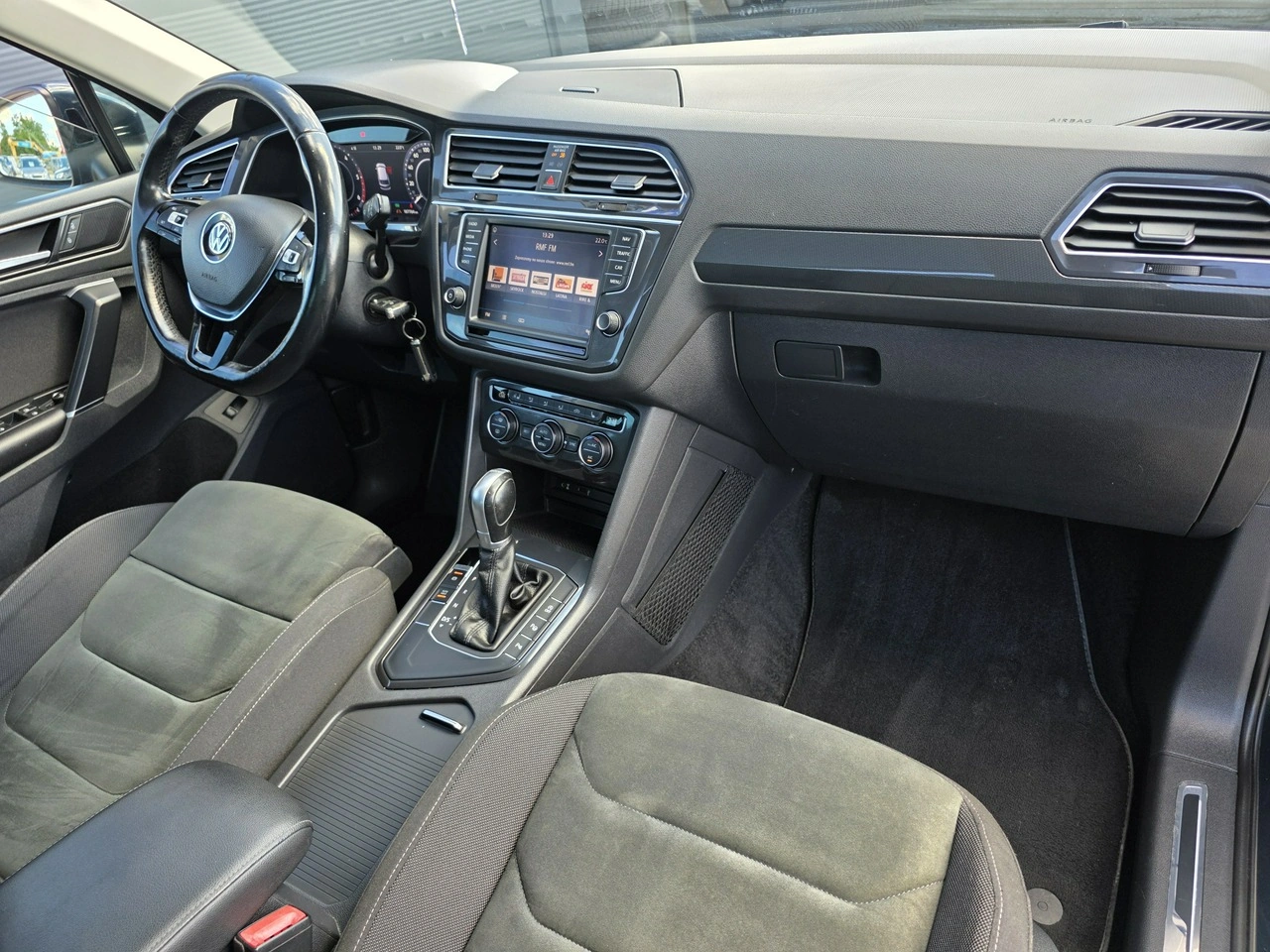 Volkswagen Tiguan - Zdjęcie 25