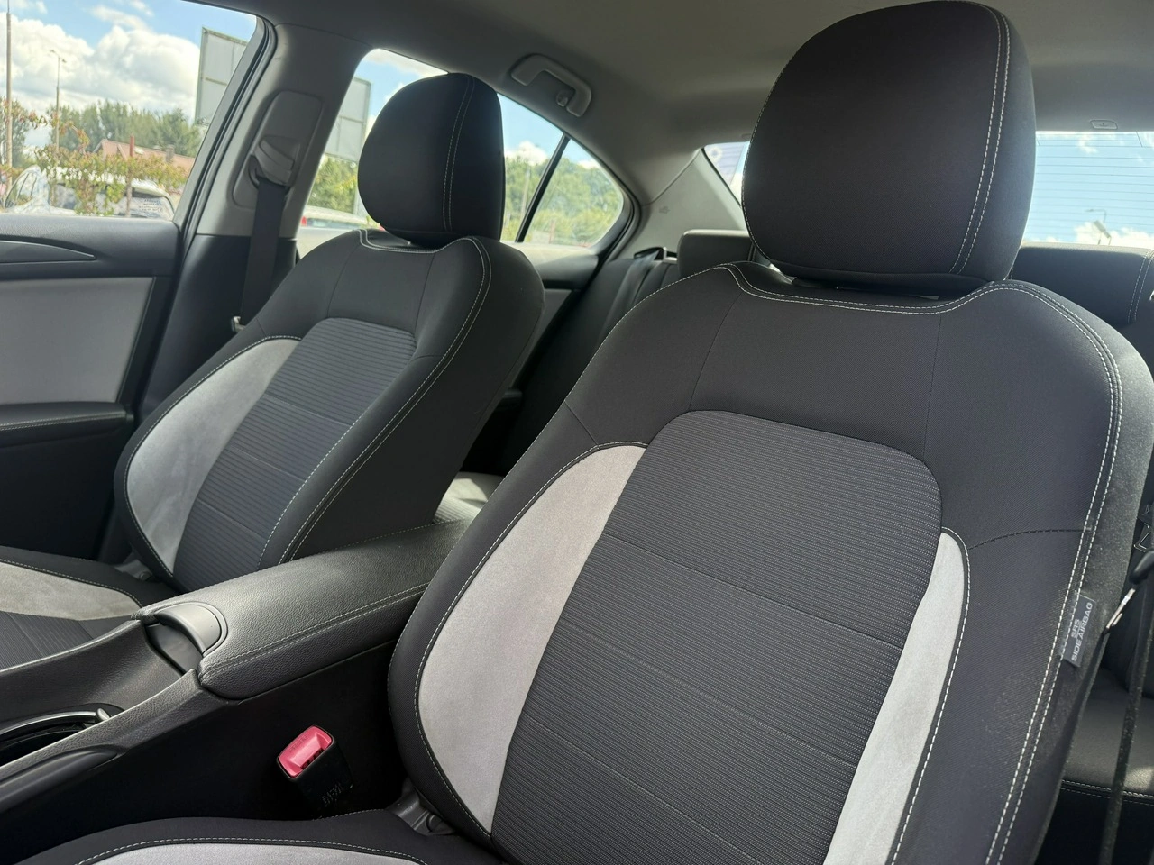Toyota Avensis - Zdjęcie 9