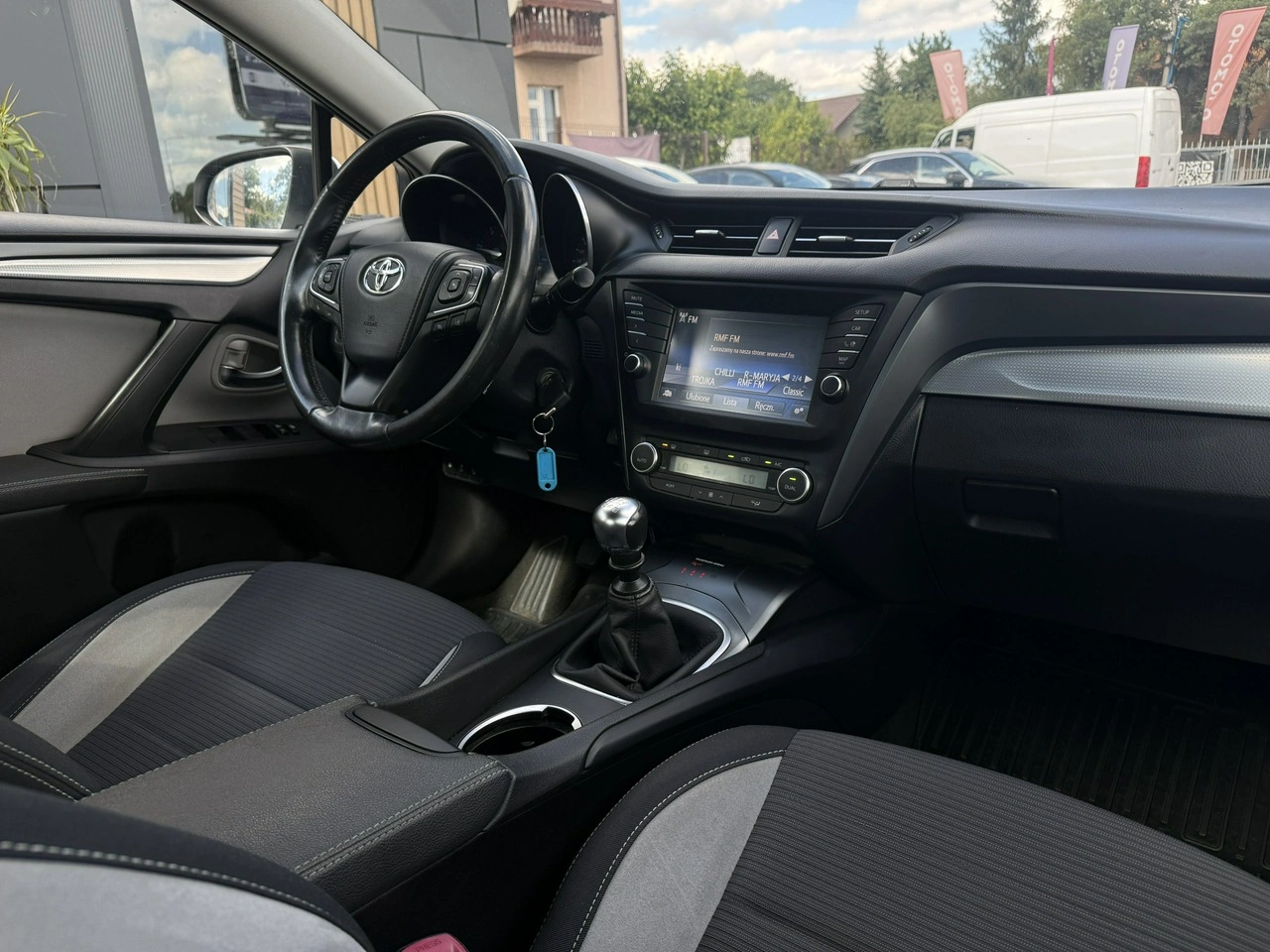 Toyota Avensis - Zdjęcie 11