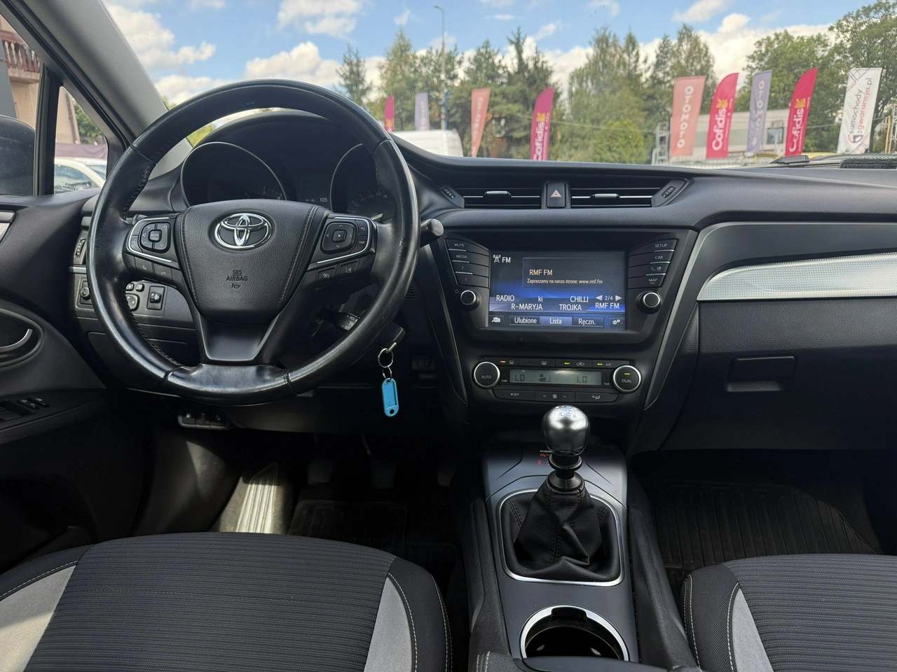 Toyota Avensis - Zdjęcie 12