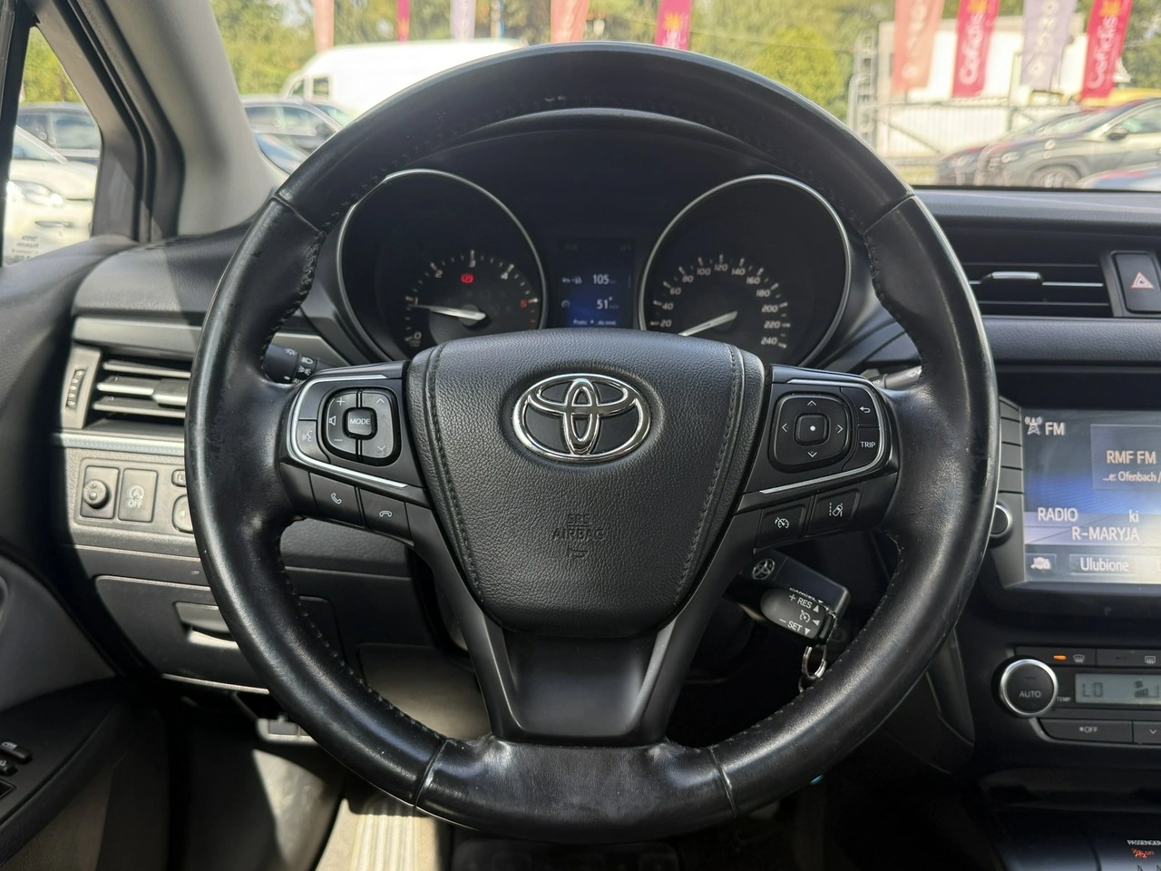 Toyota Avensis - Zdjęcie 13
