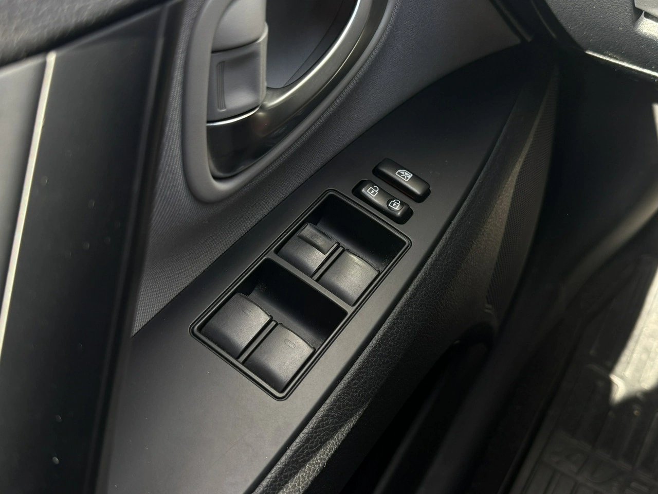 Toyota Avensis - Zdjęcie 23