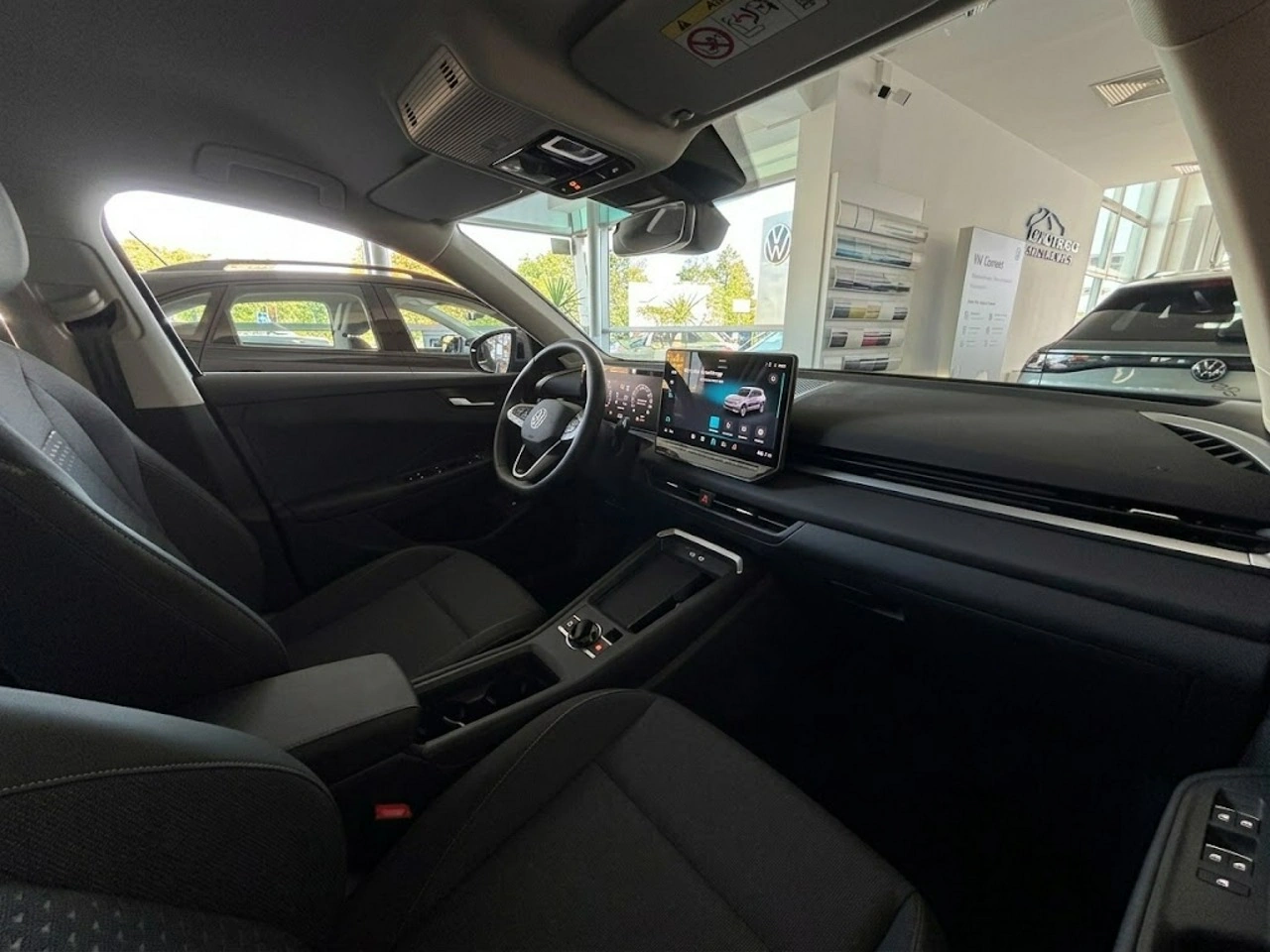 Volkswagen T-Roc - Zdjęcie 17