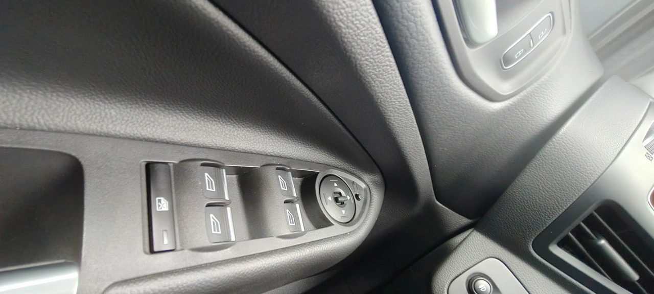 Ford Kuga - Zdjęcie 16