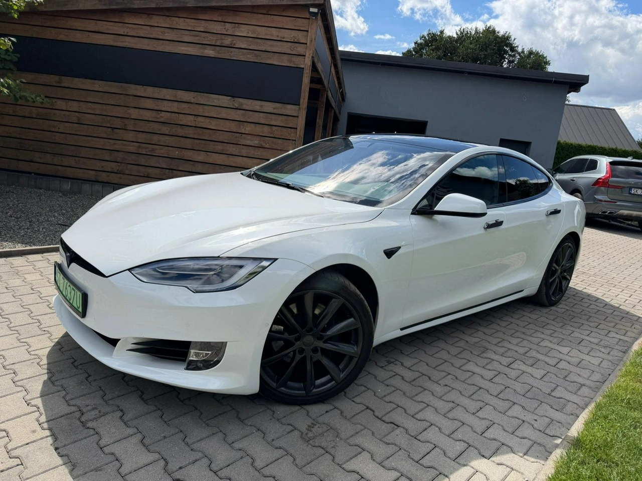 Tesla Model S - Zdjęcie 1