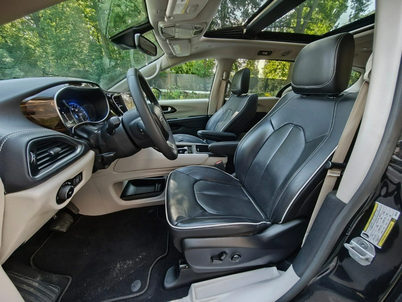 Chrysler Pacifica - Zdjęcie 13