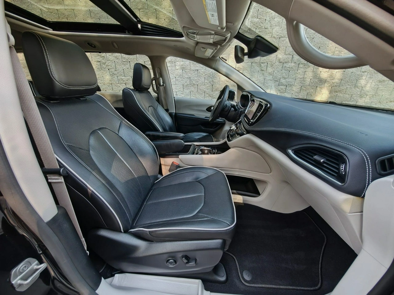 Chrysler Pacifica - Zdjęcie 14