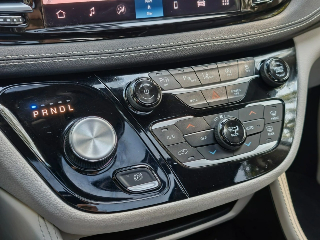 Chrysler Pacifica - Zdjęcie 25