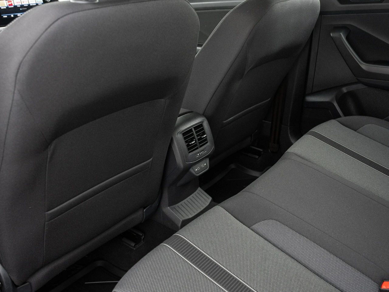Volkswagen T-Roc - Zdjęcie 23