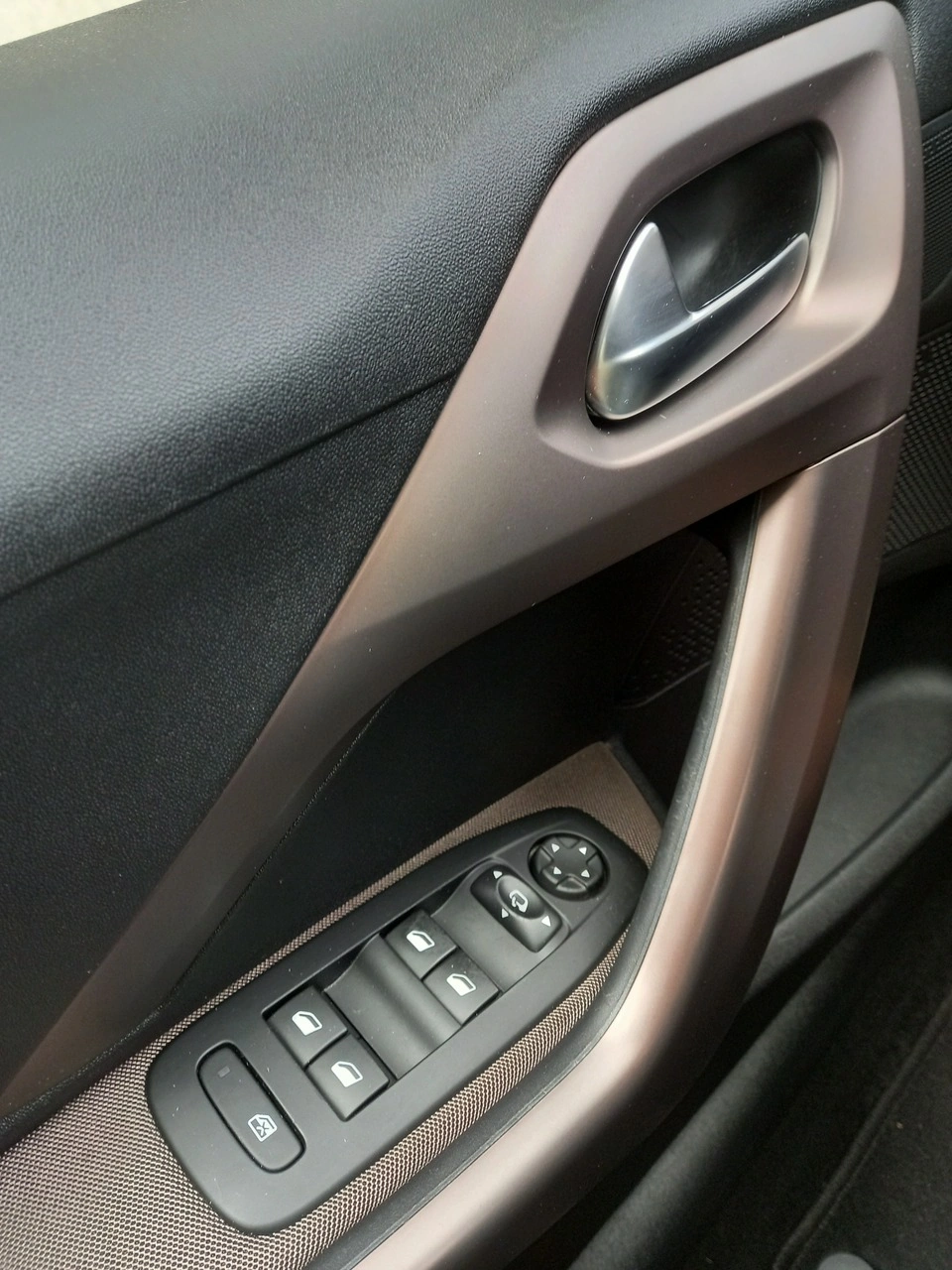 Peugeot 2008 - Zdjęcie 33