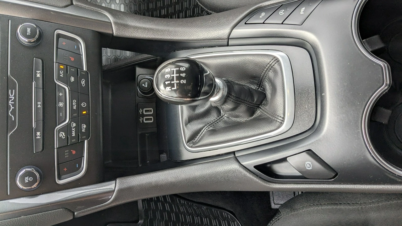 Ford Mondeo - Zdjęcie 30