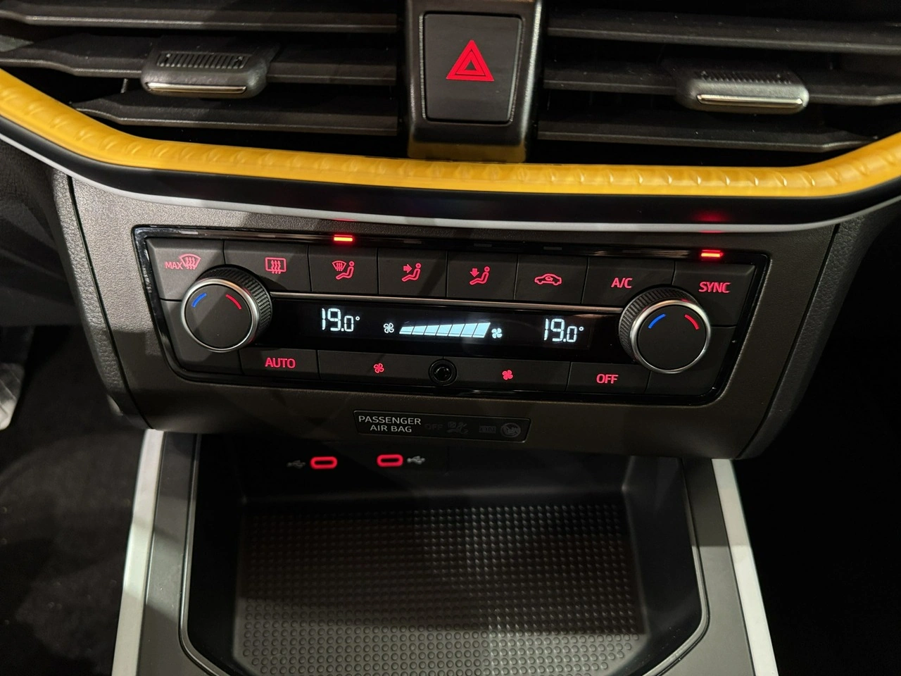 Seat Arona - Zdjęcie 19