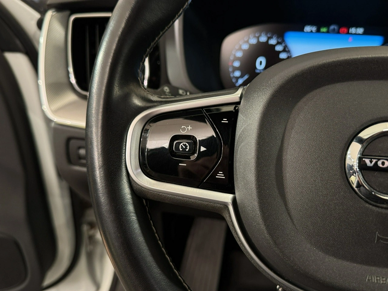 Volvo XC 60 - Zdjęcie 11