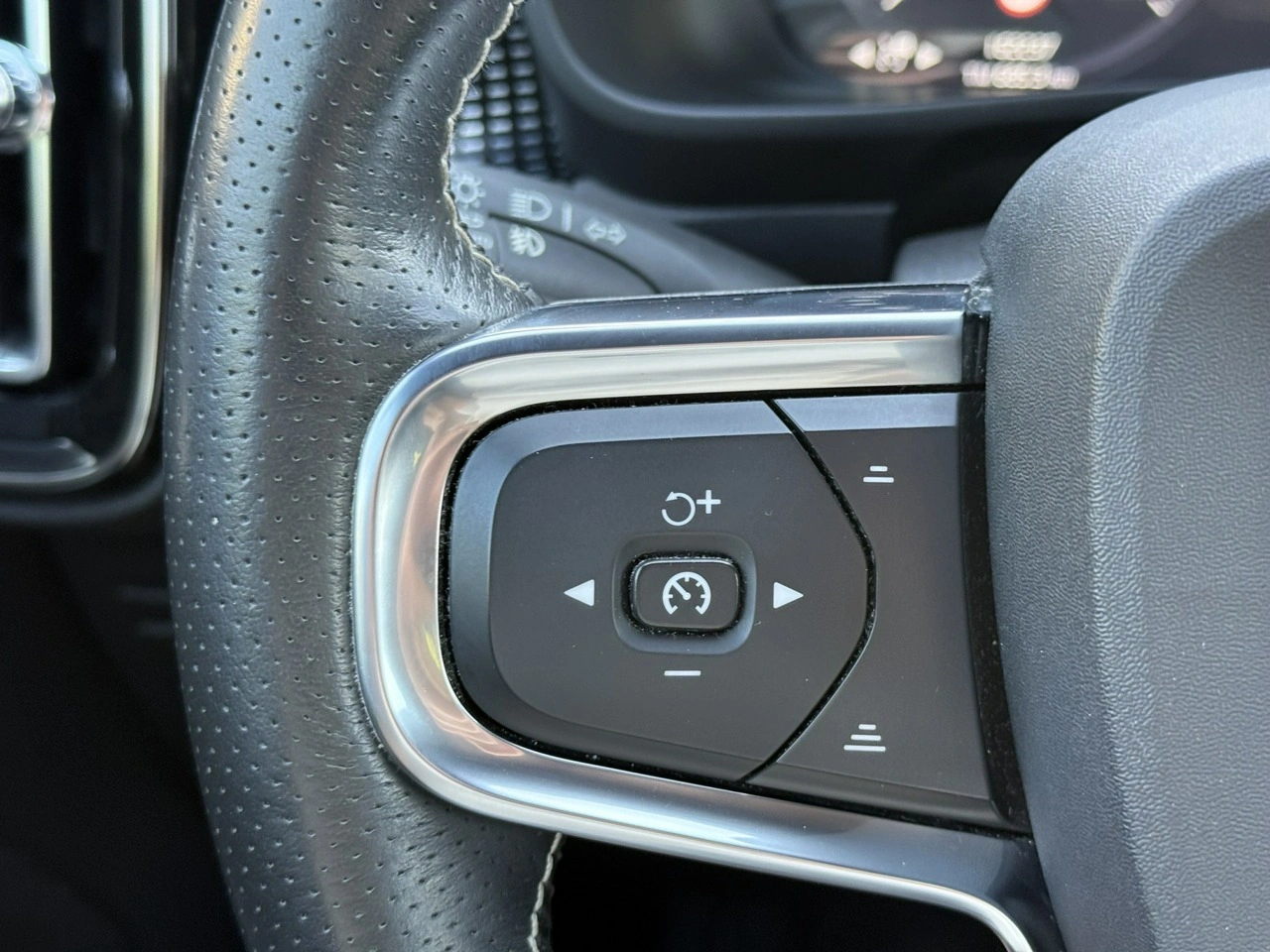 Volvo XC 40 - Zdjęcie 24