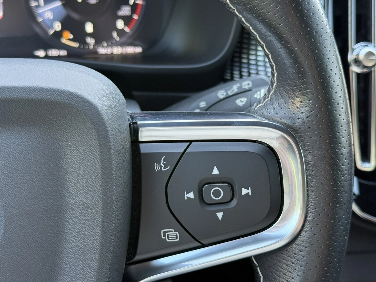 Volvo XC 40 - Zdjęcie 25