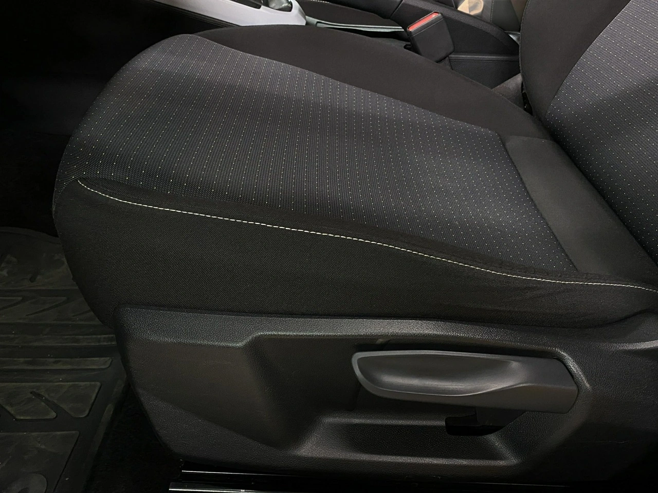 Seat Arona - Zdjęcie 12