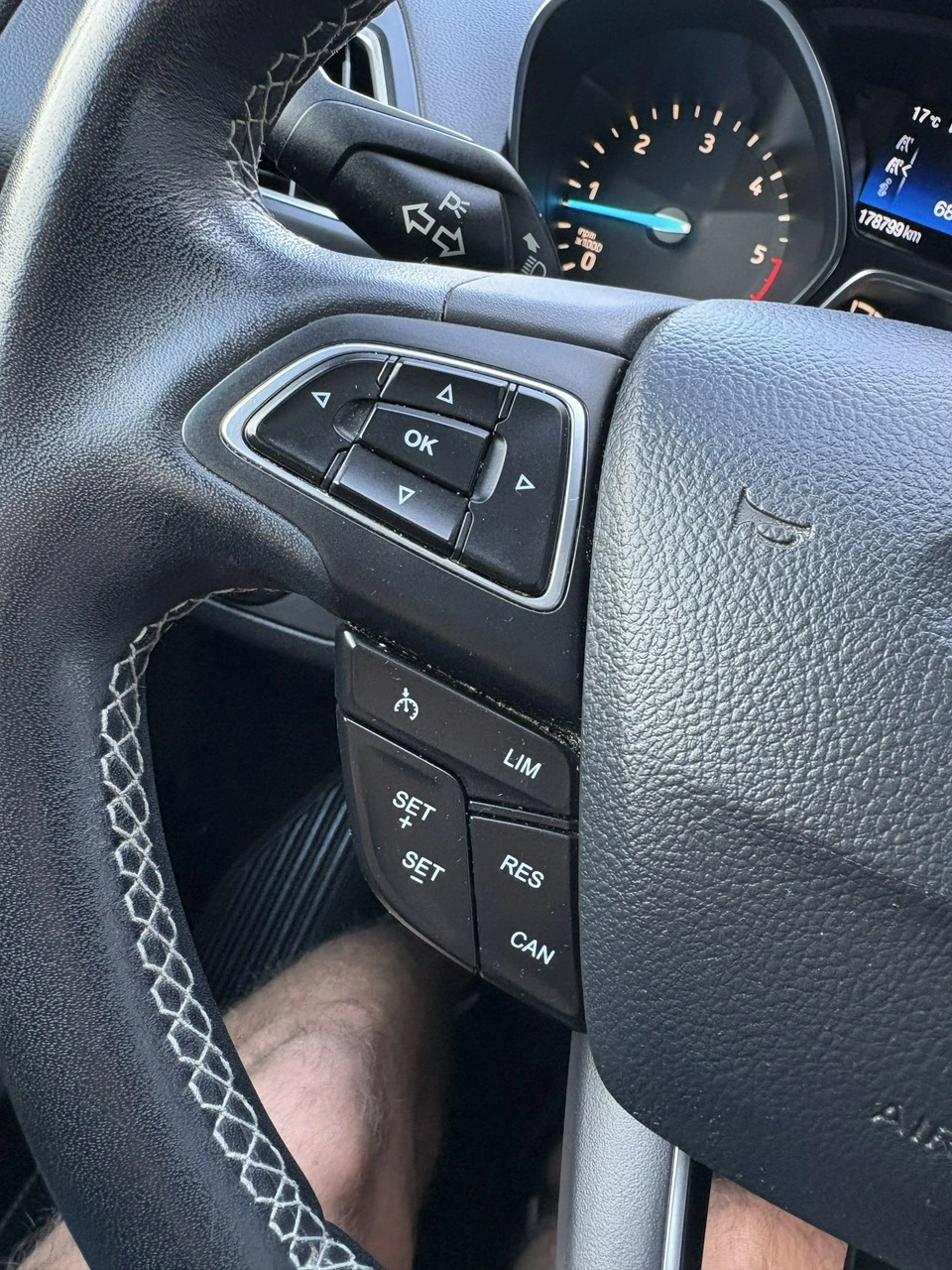 Ford Kuga - Zdjęcie 22