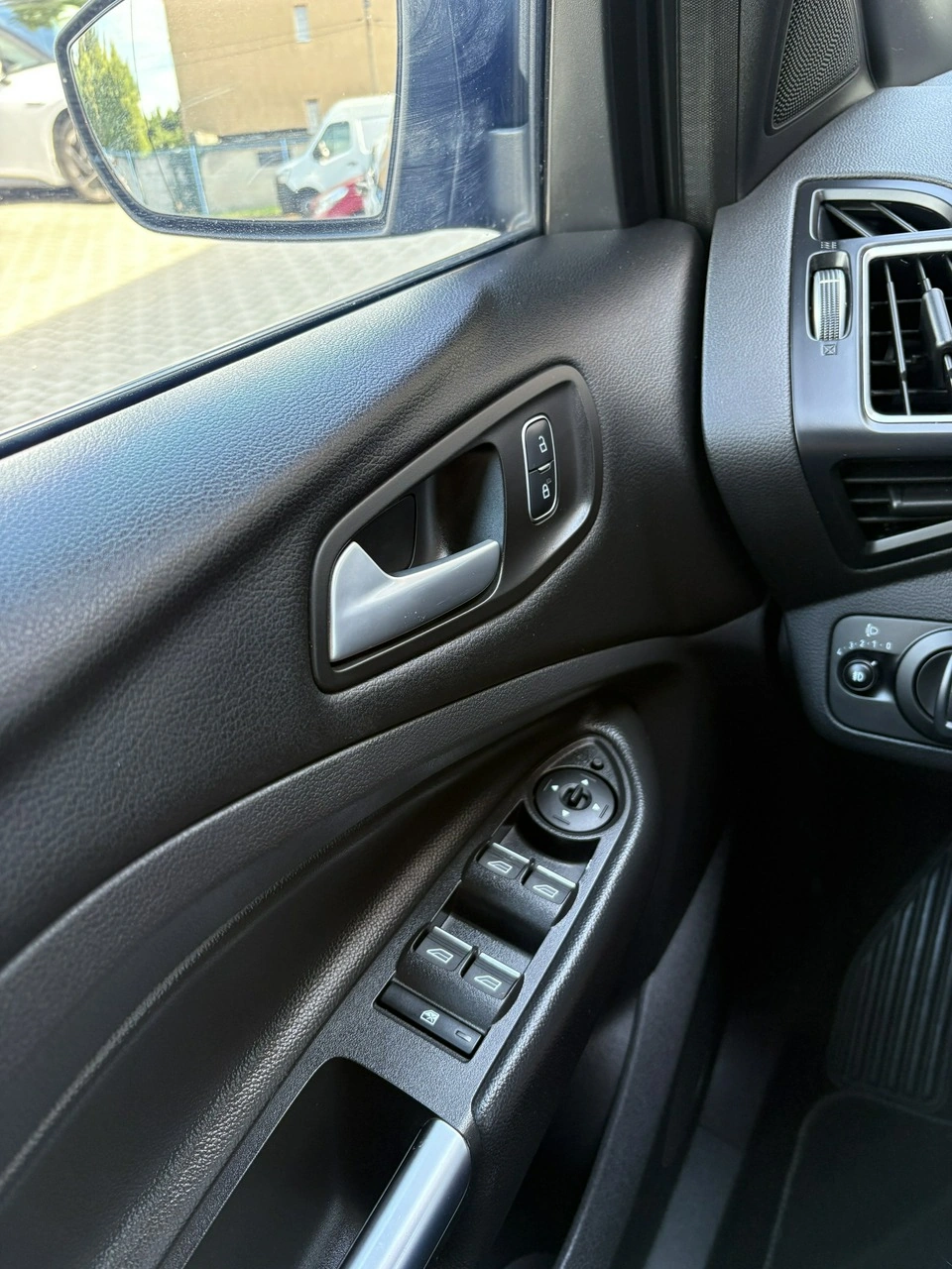 Ford Kuga - Zdjęcie 24