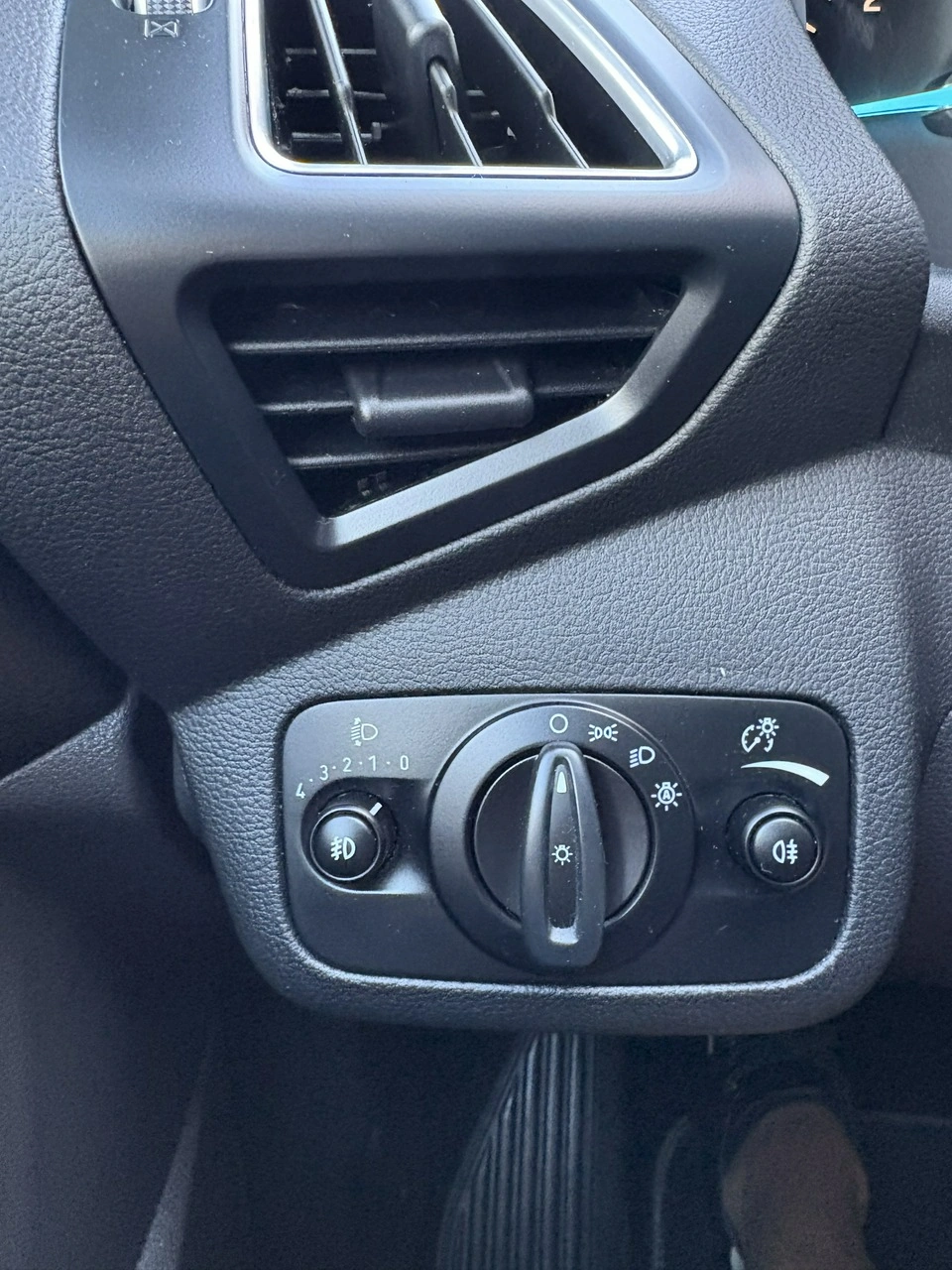 Ford Kuga - Zdjęcie 25