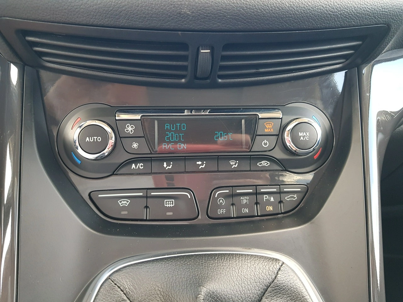 Ford Kuga - Zdjęcie 20