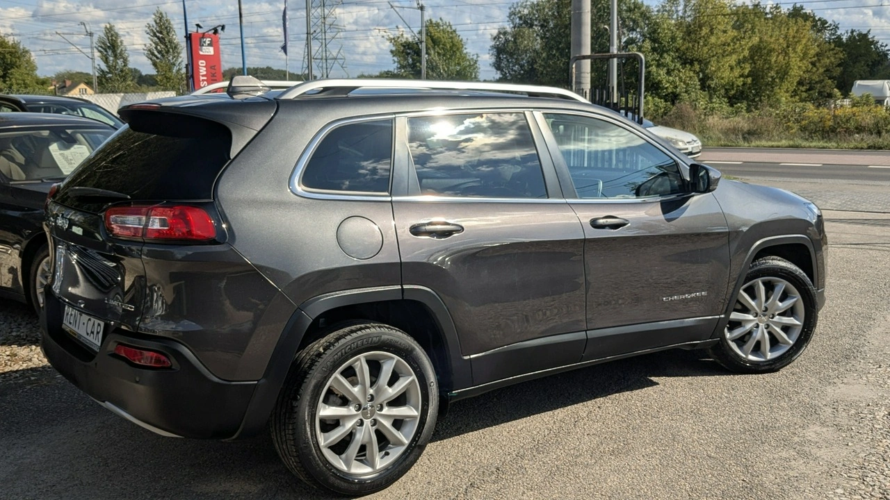 Jeep Cherokee - Zdjęcie 13
