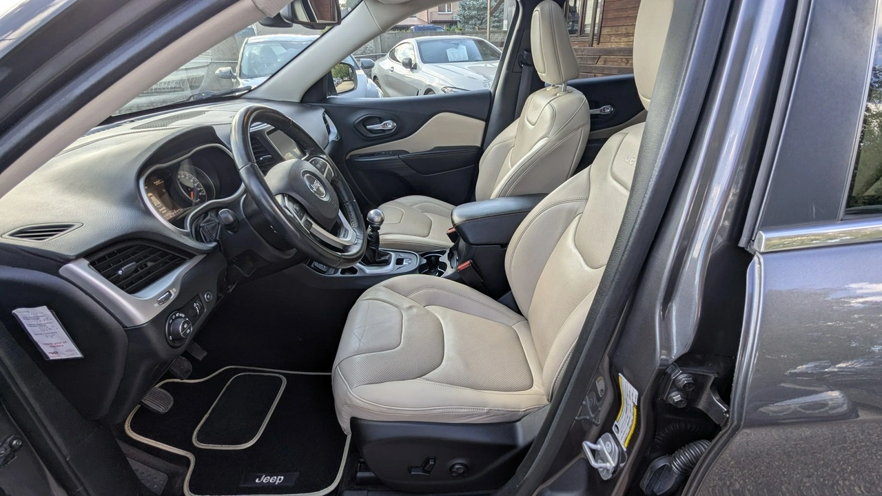 Jeep Cherokee - Zdjęcie 14