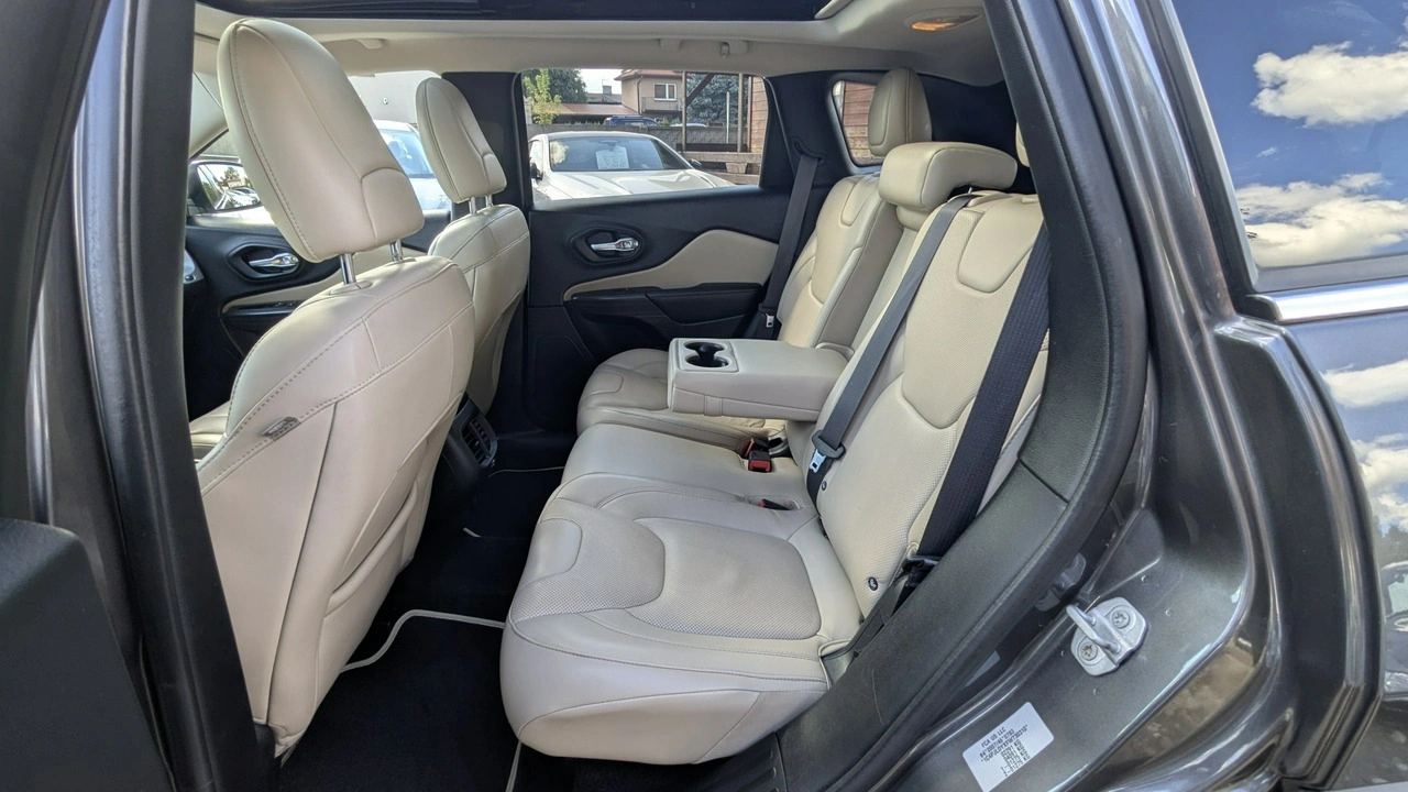 Jeep Cherokee - Zdjęcie 16