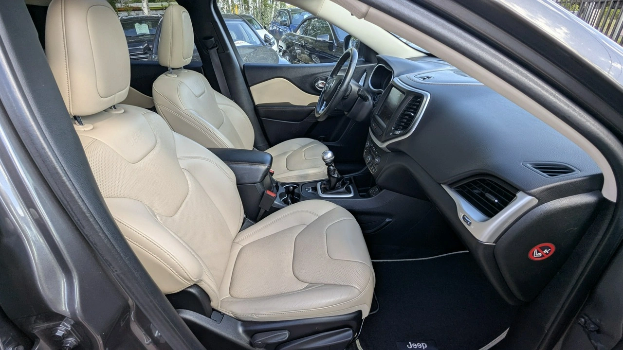 Jeep Cherokee - Zdjęcie 19