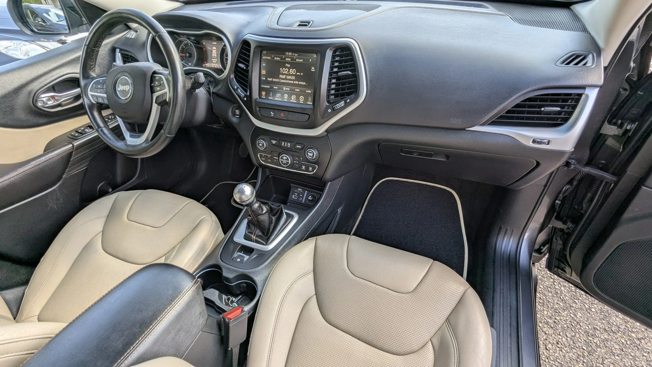 Jeep Cherokee - Zdjęcie 20