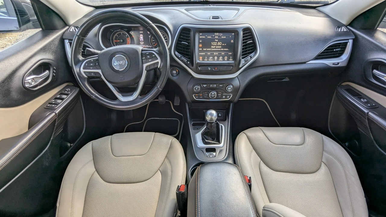 Jeep Cherokee - Zdjęcie 21