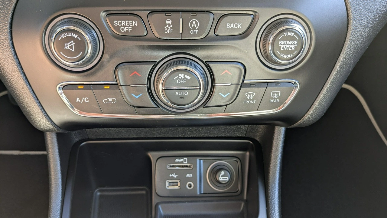 Jeep Cherokee - Zdjęcie 30