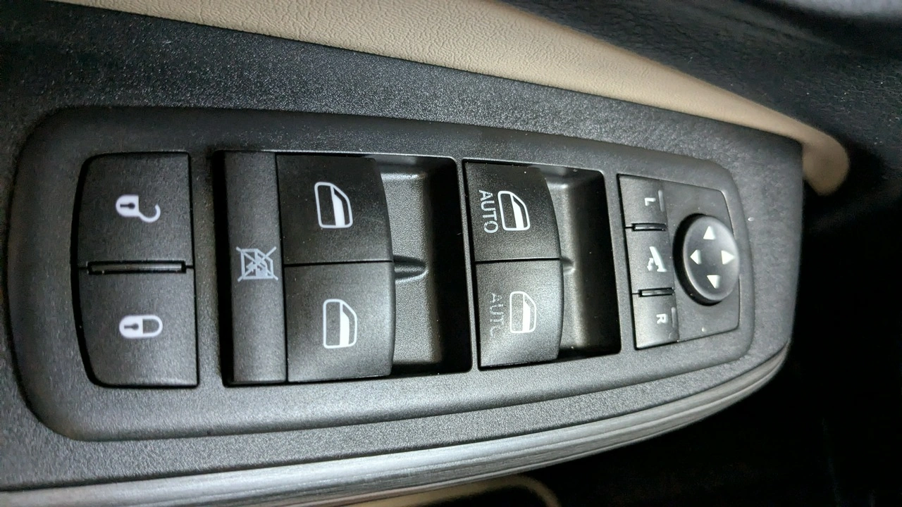 Jeep Cherokee - Zdjęcie 32