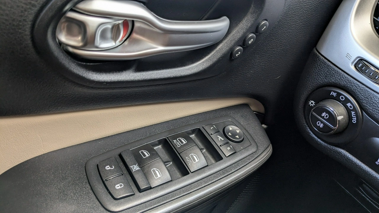 Jeep Cherokee - Zdjęcie 33