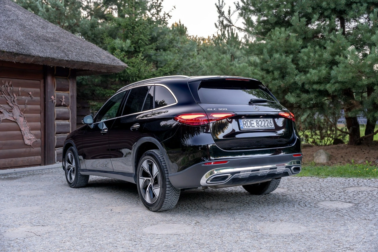Mercedes GLC 300 - Zdjęcie 10