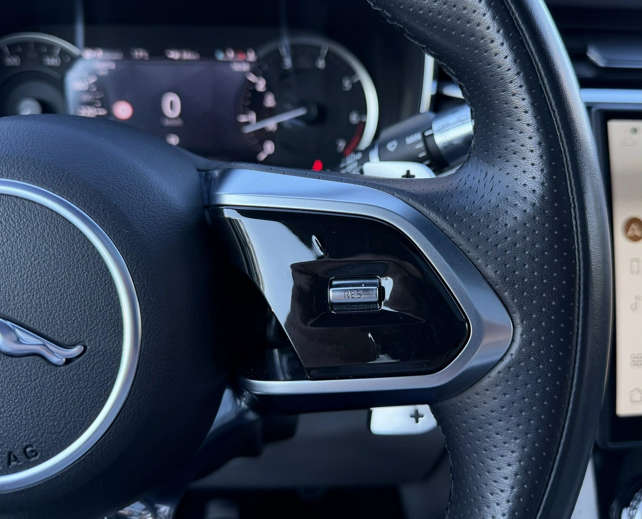 Jaguar F-Pace - Zdjęcie 21