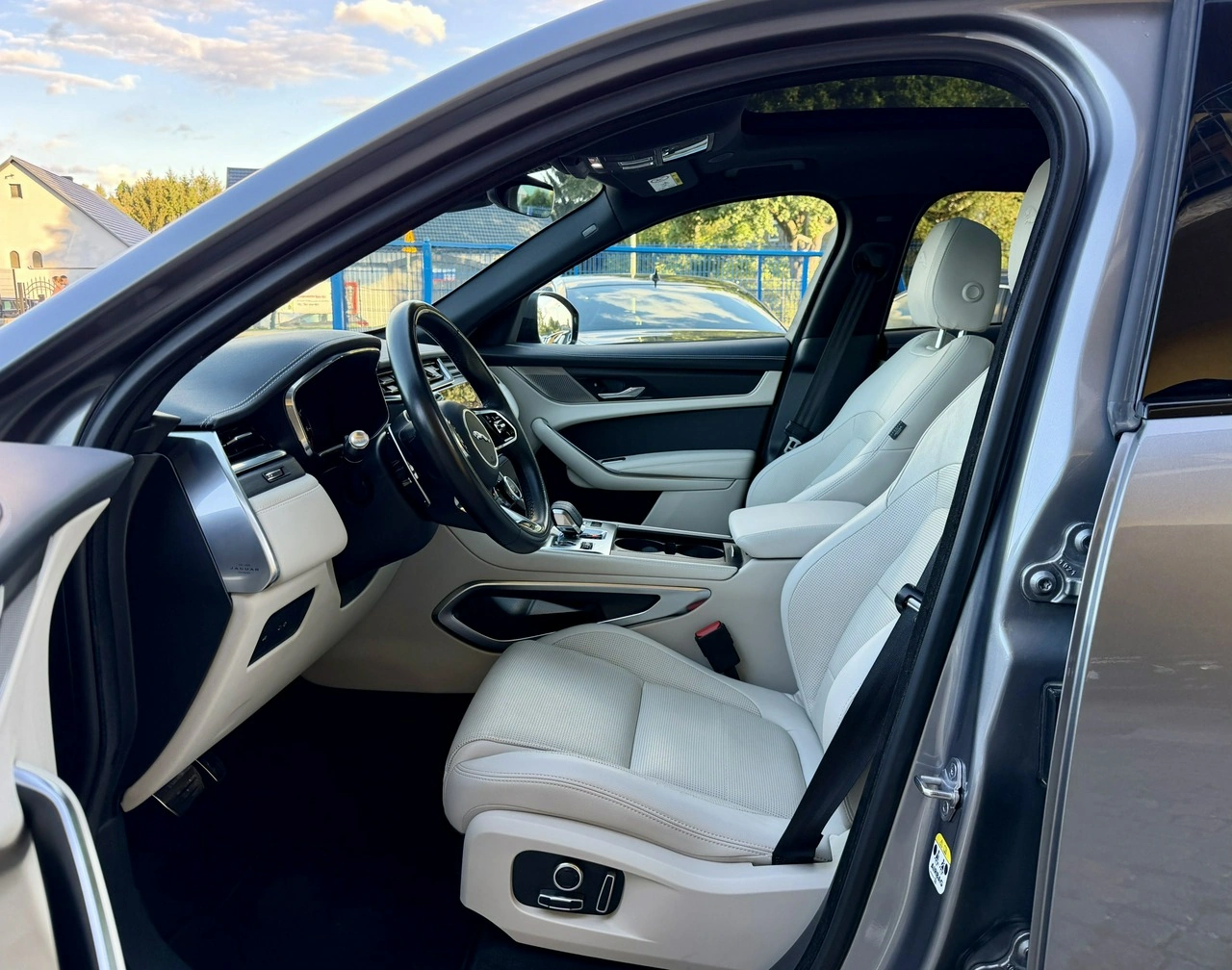 Jaguar F-Pace - Zdjęcie 8