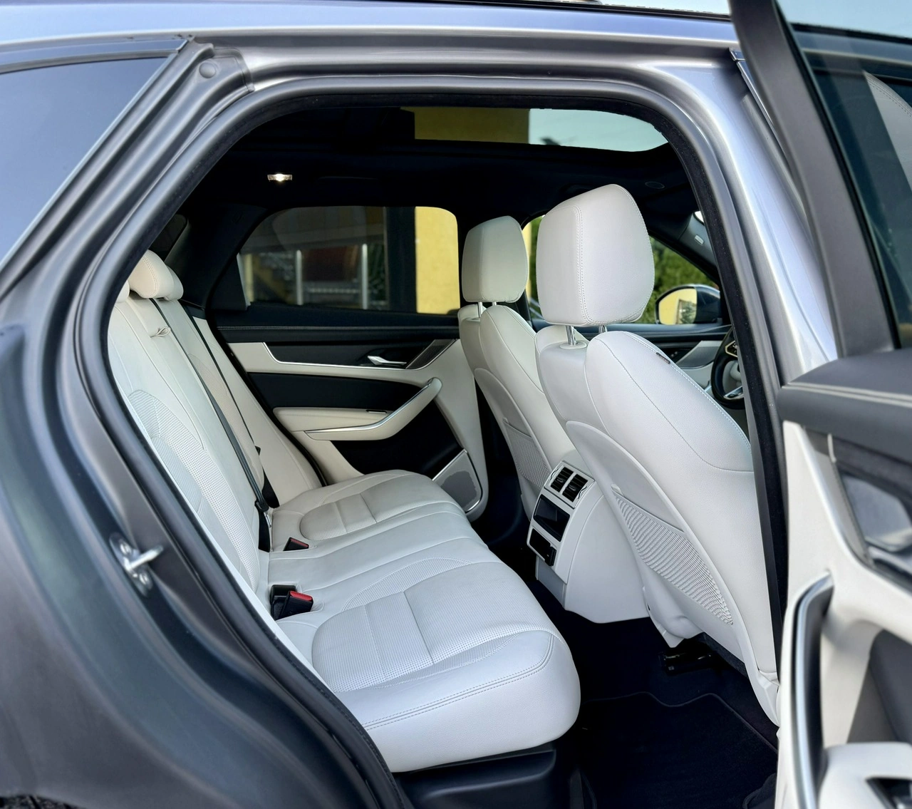 Jaguar F-Pace - Zdjęcie 11