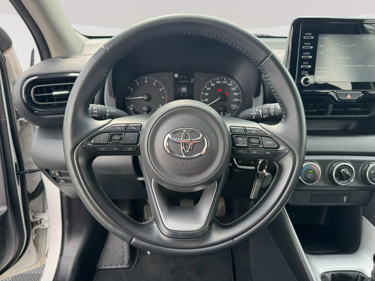 Toyota Yaris - Zdjęcie 13