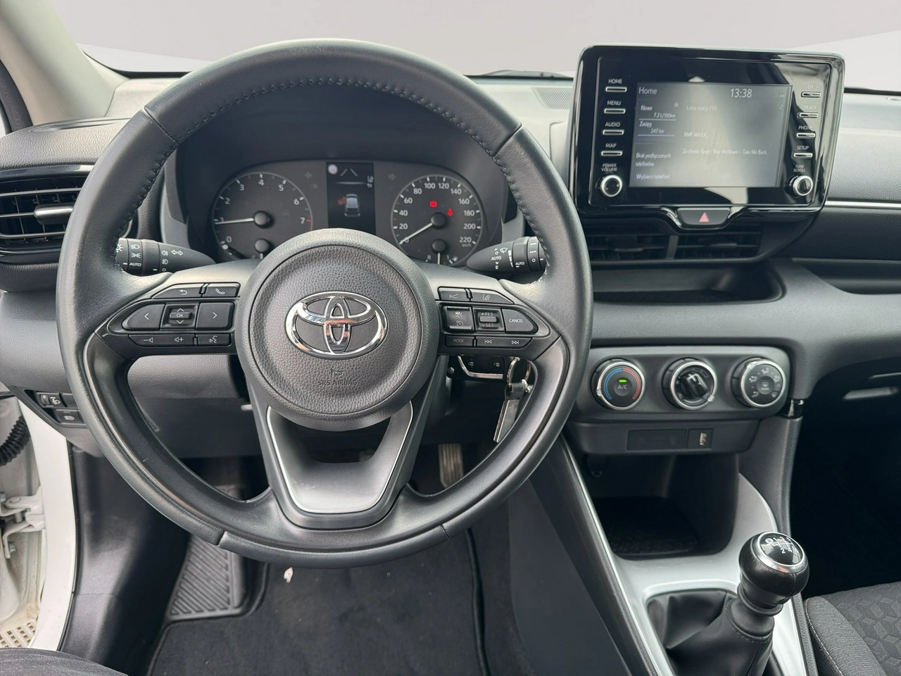 Toyota Yaris - Zdjęcie 15