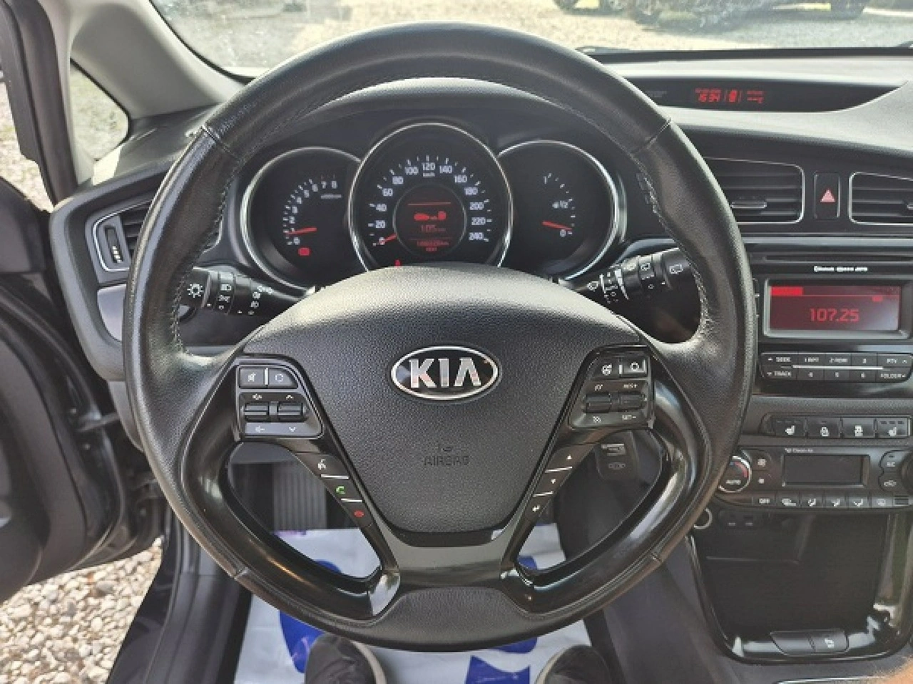 Kia Ceed - Zdjęcie 24