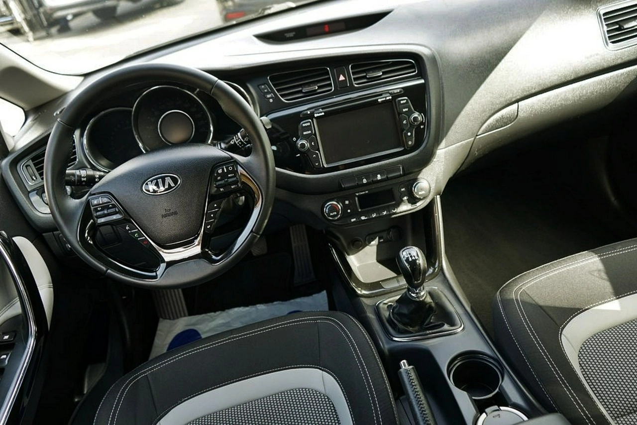 Kia Ceed - Zdjęcie 24
