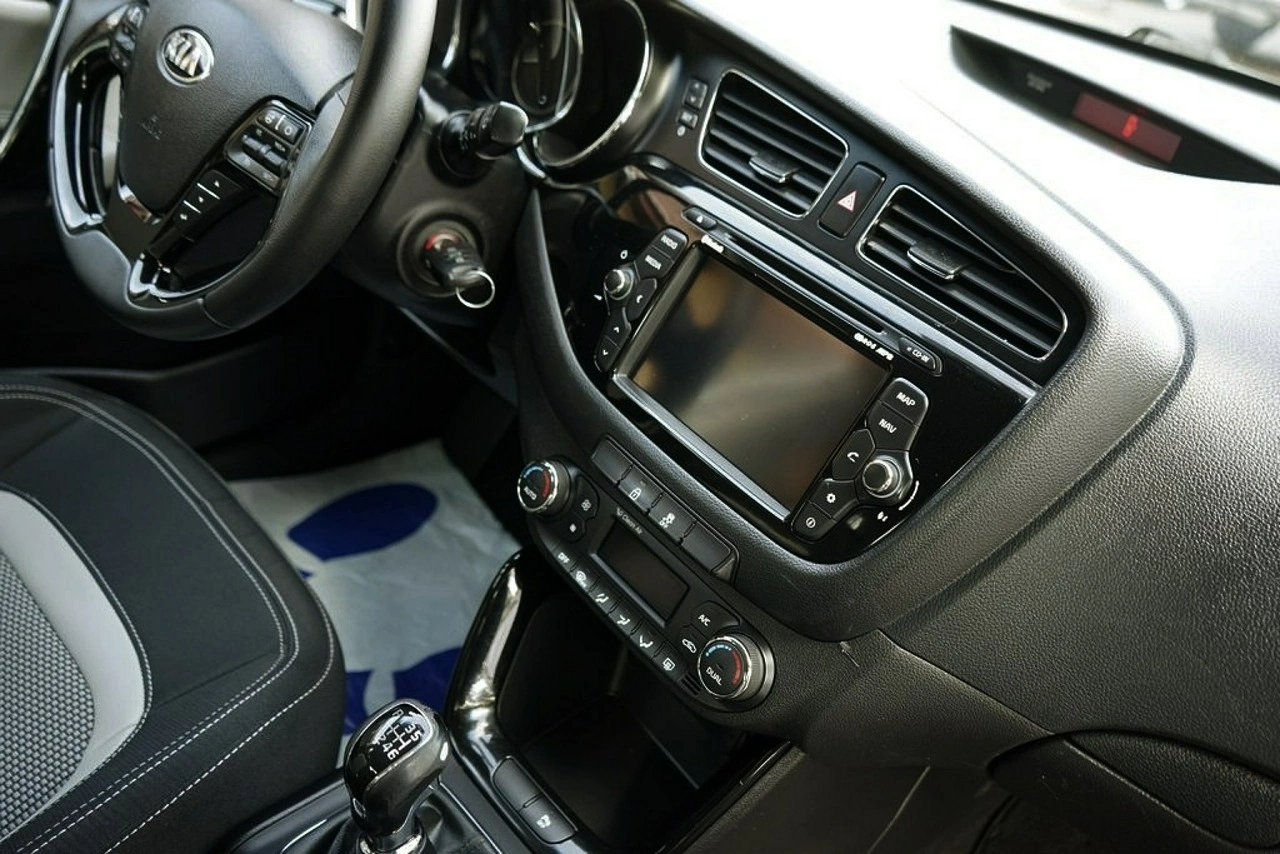 Kia Ceed - Zdjęcie 27